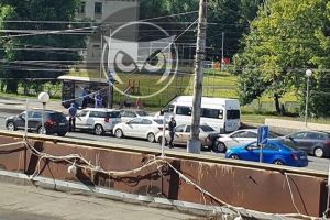 На проспекте Победы в Пензе иномарка собрала три машины в кучу