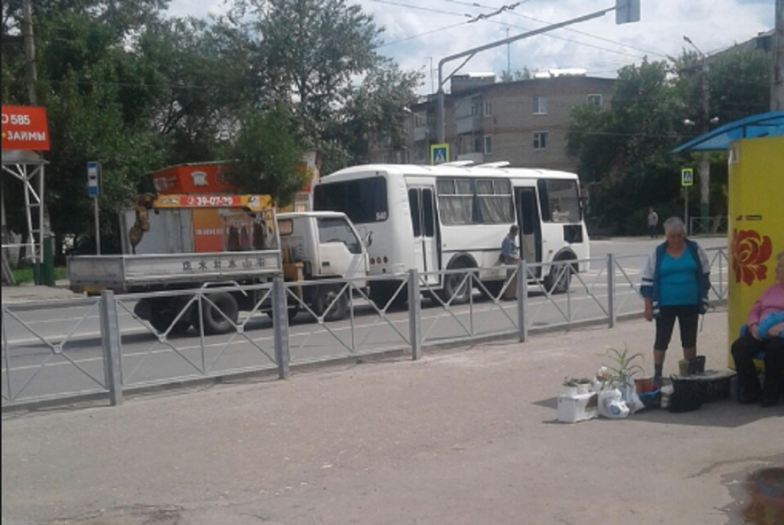 На Южной поляне в Пензе манипулятор влетел в автобус, полный людей