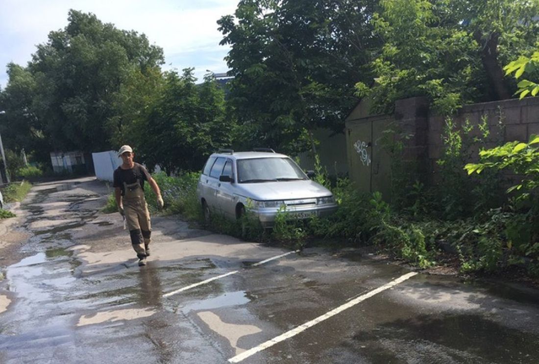 На Бекешской улице Пензы забил вонючий источник. Фото