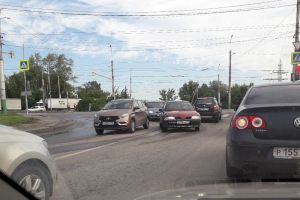 Из-за аварии на Кустанайской улице в Пензе собирается пробка