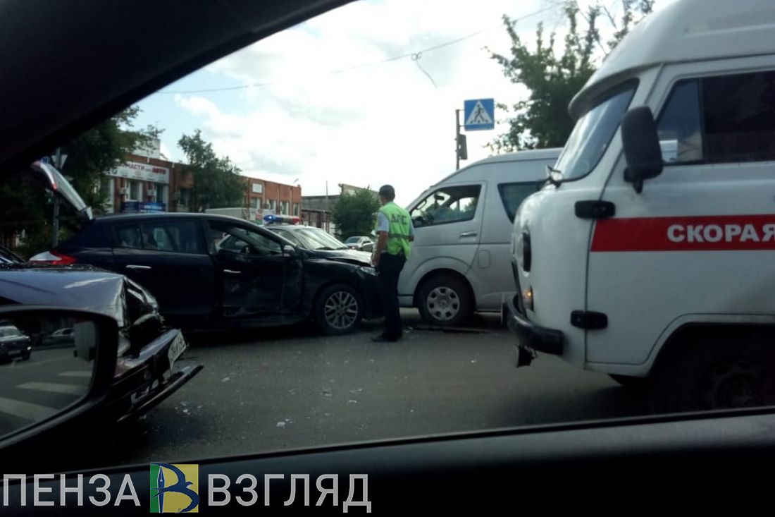 На Южной поляне в Пензе произошло жесткое лобовое столкновение