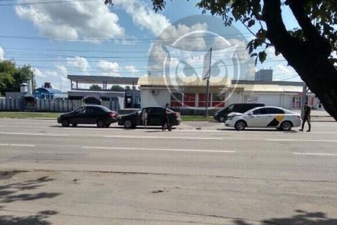 В Пензе возле автовокзала «Яндекс.Такси» собрал две машины в кучу