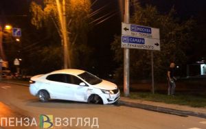 На проспекте Победы в Пензе у иномарки отвалилось колесо. Фото