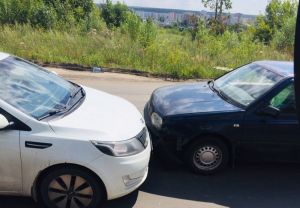 У выезда на трассу «Урал» в Пензе столкнулись два легковых авто