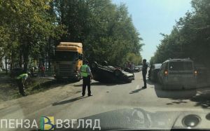 В пензенском районе Арбеково иномарка перевернулась на крышу. Фото