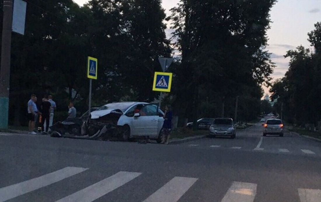 В Сети опубликован момент аварии на улице Свердлова в Пензе