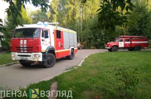 К общежитию на улице Коммунистической в Пензе прибыли пожарные машины и «скорая»