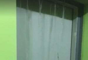 В шахте лифта пензенского дома был обнаружен водопад. Видео