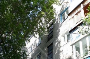 Пензячка, нуждающаяся в медпомощи, попала в западню на балконе