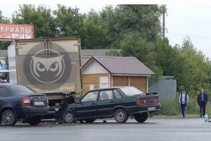 В Пензе легковушка врезалась в фургон