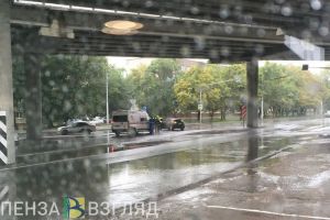 Под Гагаринским мостом в Пензе машина такси сбила пешехода