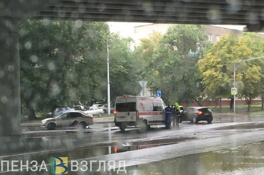 Установлена личность женщины, попавшей под колеса такси в Пензе
