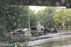Установлена личность женщины, попавшей под колеса такси в Пензе
