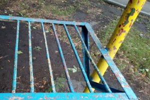 В пензенском Арбеково ребенок застрял ногой в решетке