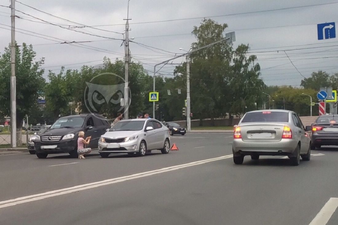 На улице Карпинского в Пензе две иномарки угодили в ДТП