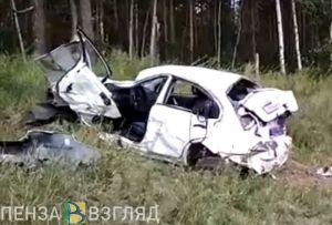 Появилось видео аварии с трассы «Урал» в Пензе, где легковушка превратилась в груду металла