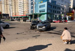 В центре Пензы произошла жесткая авария с участием «Яндекс Такси»