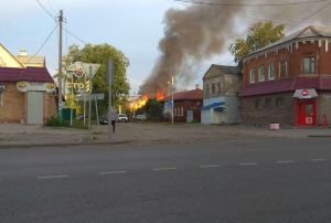 В районе станции Пенза-3 полыхает дом. Видео
