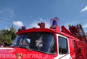 В селе Часы огонь уничтожил два дома и перекинулся на третий