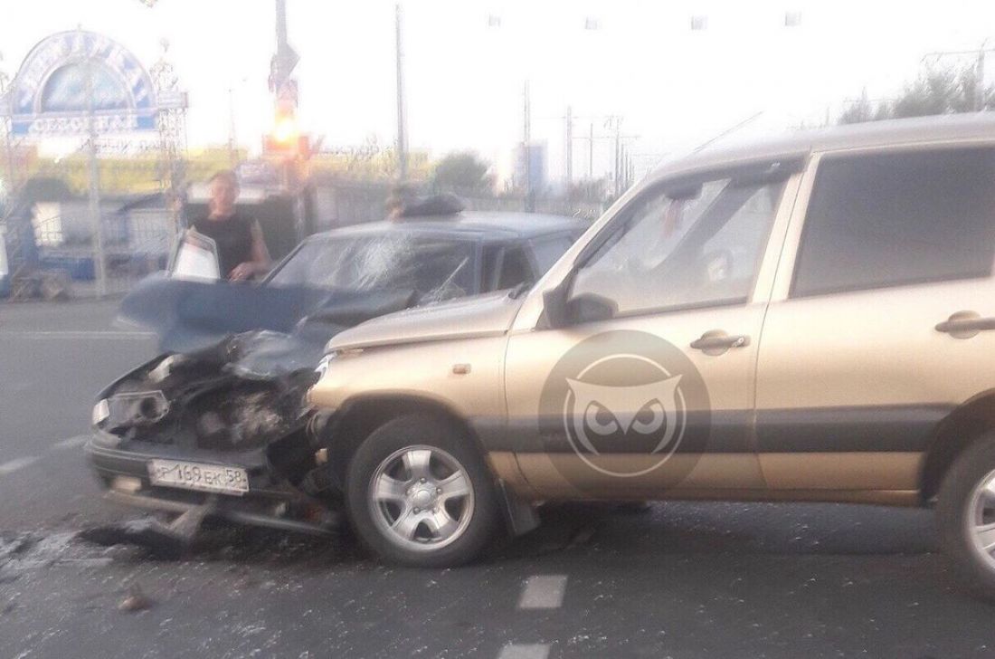 В пензенском районе Гидрострой две машины попали в серьезную аварию