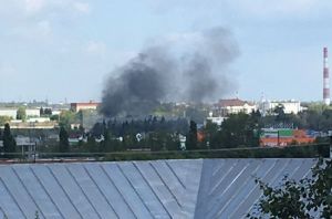 На проспекте Победы в Пензе загорелось здание завода