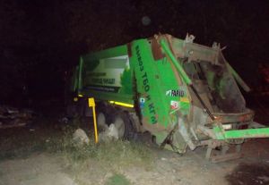 В Пензе неизвестные угнали мусоровоз во время погрузки