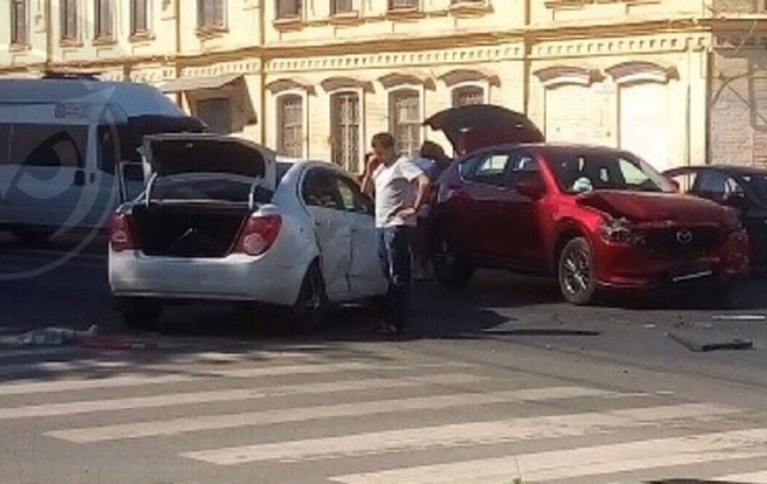 В самом центре Пензы произошел автомобильный замес
