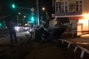 В пензенской Терновке автомобиль перевернулся на крышу. Фото