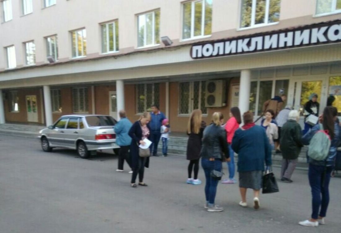 В Пензе из-за подозрительной сумки эвакуировали поликлинику. Фото, видео