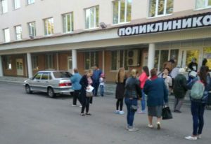 В Пензе из-за подозрительной сумки эвакуировали поликлинику. Фото, видео