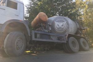 Опубликованы фото из Пензы, где бетономешалка ушла под откос
