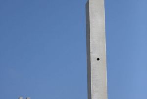 В Пензе корейскую иномарку раздавило столбом. Фото