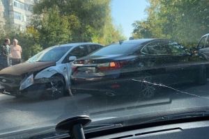 «Ford» и «Lexus» устроили ДТП в пензенском микрорайоне Арбеково