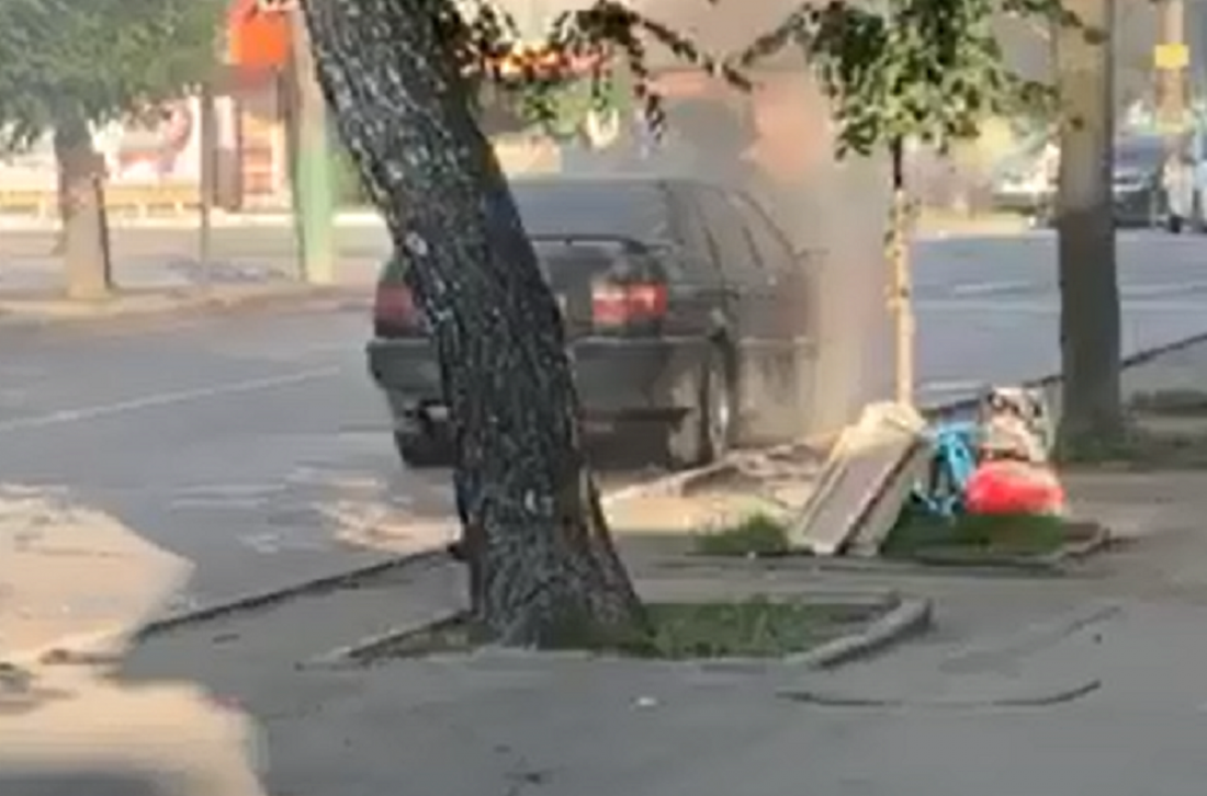 Пензенцы сняли на видео горящую в центре города машину