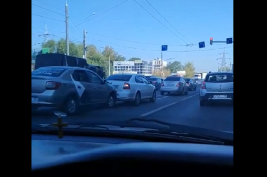 В Пензе «Яндекс. Такси» врезалось в легковушку. Видео