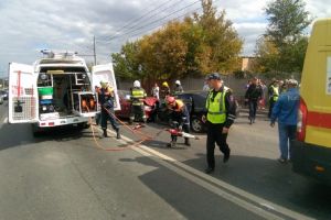 Спасатели деблокировали пострадавшего в жесткой аварии в Пензе