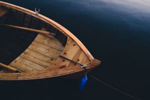 Под Пензой угнали машину сторожа, пока тот уплыл на лодке