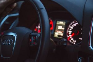 Сотрудник автомойки в Заречном угнал машину и попал в ДТП