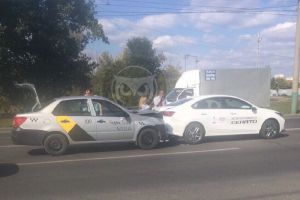 В Пензе «Яндекс.Такси» жестко влетело в иномарку для тест-драйва