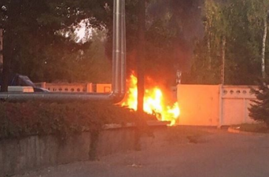 Пензенцы сняли горящий в Заречном автомобиль