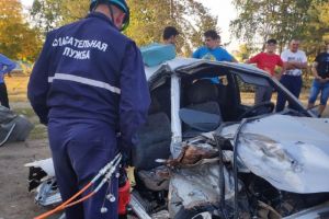 В Пензе спасатели деблокировали девушку, попавшую в страшную аварию