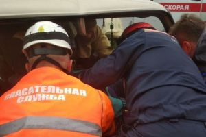 Пензенские спасатели вытащили двух женщин из искореженной в ДТП машины