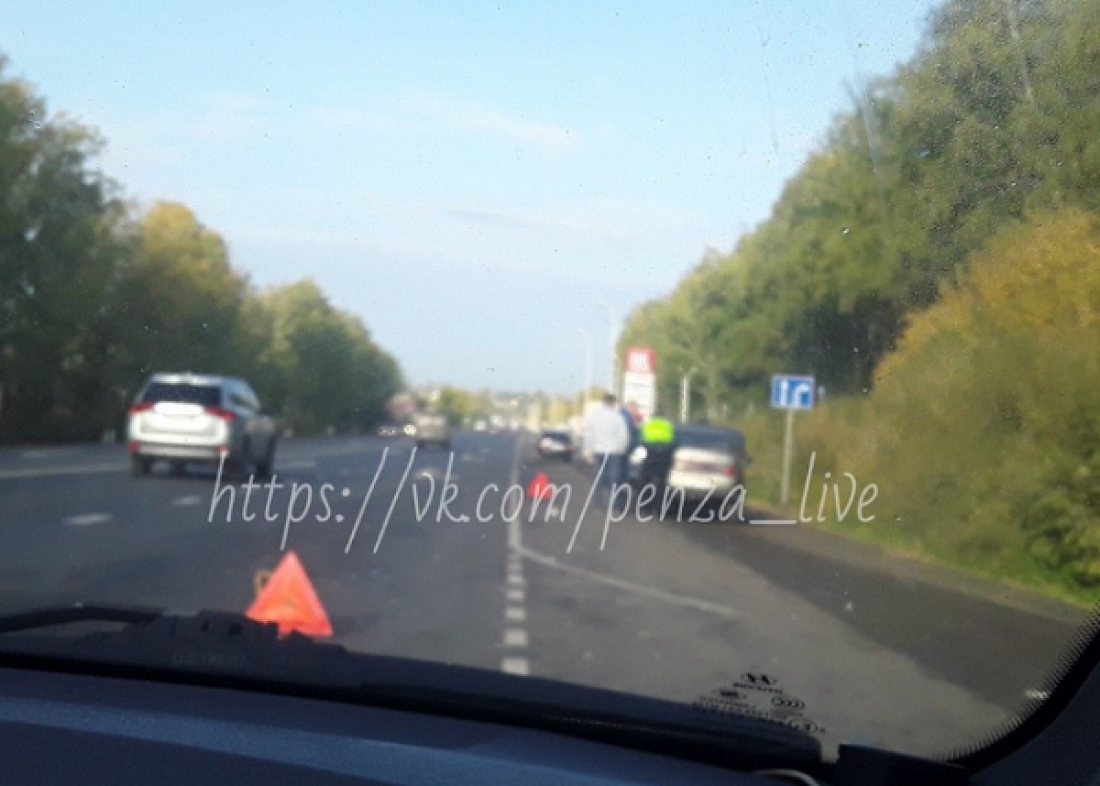Под Пензой в результате столкновения изуродованы два авто. Фото