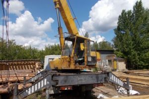 В Пензе умер мужчина, упавший с автомобильного крана