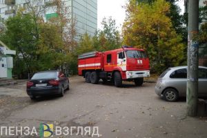 Запахло газом. К дому на улице Кижеватова в Пензе прибыли пожарные