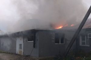 Рано утром 14 человек тушили крупный пожар под Пензой