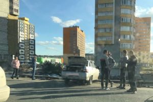 Появились фото и видео с места, где «ВАЗ» чуть не слетел с моста в Пензе