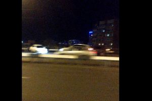 На путепроводе в Пензе машина влетела в отбойник