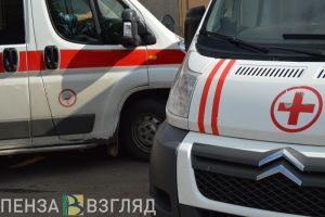Ночью в Пензе иномарка врезалась в бетонное ограждение
