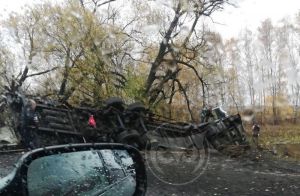 Около Бакшеевки в Пензенской области в страшную аварию попал грузовик. Видео